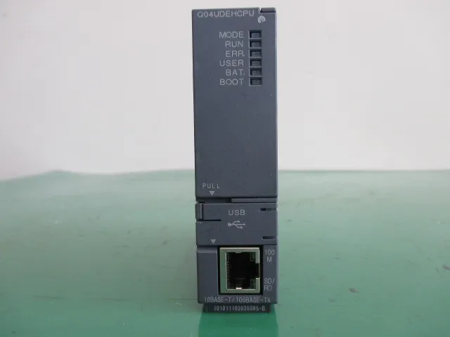 미쓰비시 Q04UDEHCPU 시퀀서(PLC)