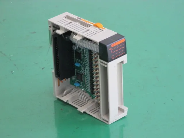 오므론 CQM1-ID213 시퀀서(PLC)