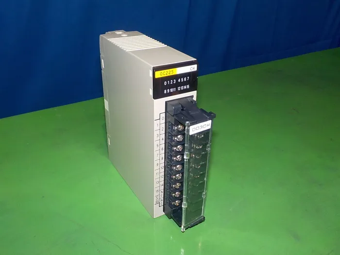 오므론 C200H-OC225 시퀀서 (PLC) (출력 유닛)