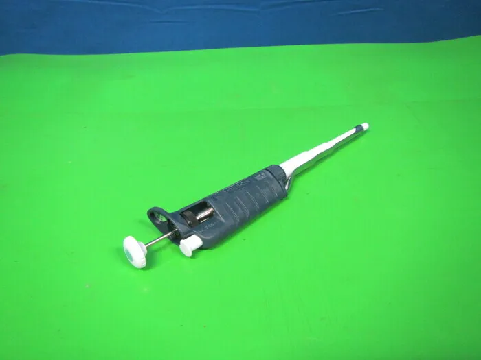 길슨 P1000 마이크로 피펫