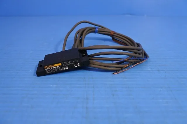 오므론 E2K-F10MC1 플랫 타입 근접 센서