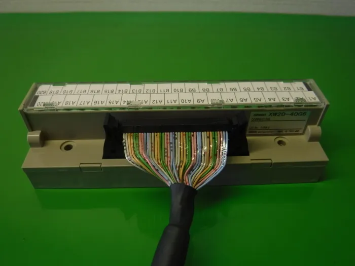 오므론 XW2D-40G6 시퀀서(PLC) 커넥터 단자대 변환 유닛 상세 이미지 - ASKINDEX 코리아