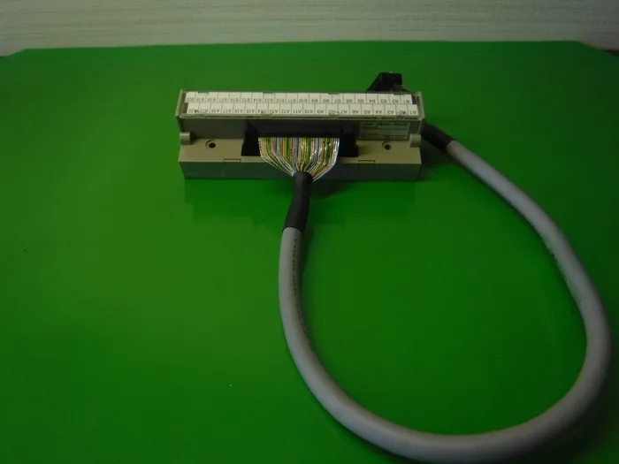 오므론 XW2D-40G6 시퀀서(PLC) 커넥터 단자대 변환 유닛