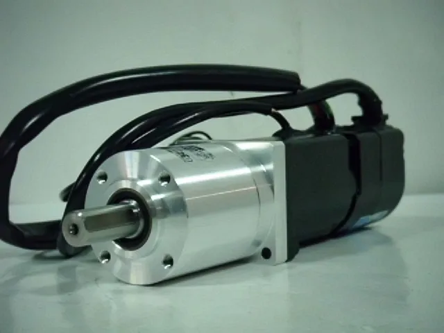 하모닉 RSF-11A-50-E200-E-SP +TS4501N6022E100 서보 액추에이터 + AC 서보 모터