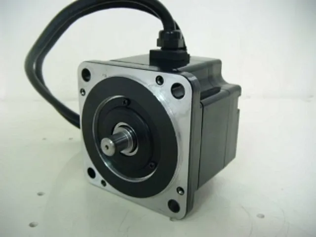Yasukawa SGMP-02B312 AC servo motor Detail Image - ASKINDEX Korea