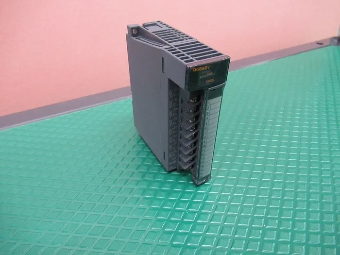 미쓰비시 Q68ADV 시퀀서 (PLC) (아날로그 / 디지털 변환 유닛)