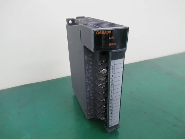 미쓰비시 Q68ADV 시퀀서 (PLC) (아날로그 / 디지털 변환 유닛)