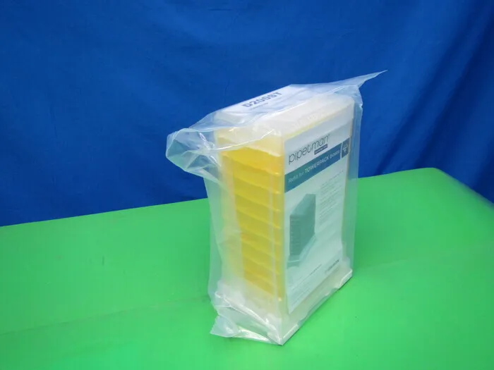 AS ONE D200ST Pipette Tips