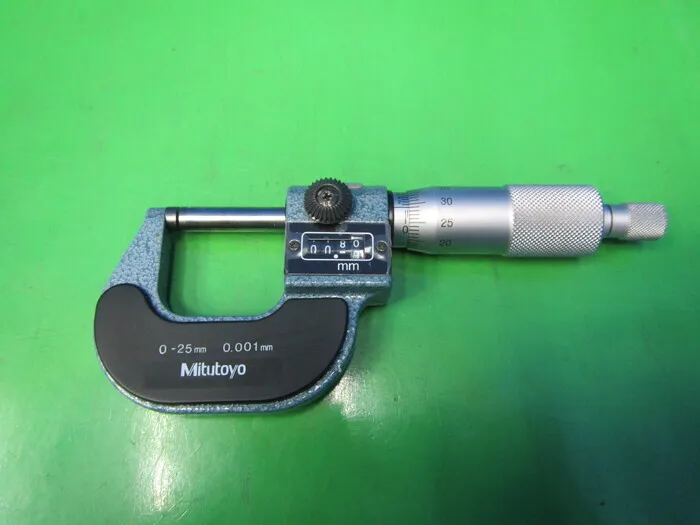 미츠 토요 M820-25 마이크로미터