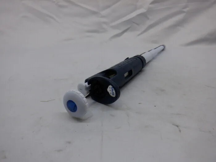 Gilson P1000 Micropipette Detail Image - ASKINDEX Korea
