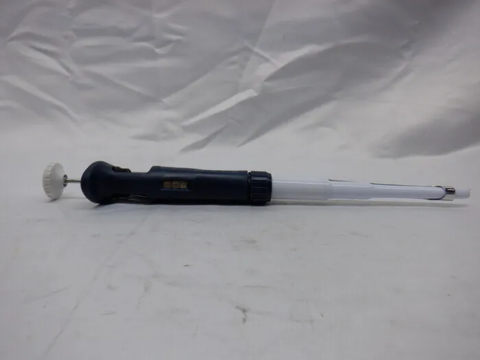 Gilson P1000 Micropipette Detail Image - ASKINDEX Korea