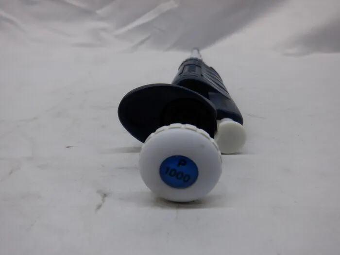 Gilson P1000 Micropipette Detail Image - ASKINDEX Korea