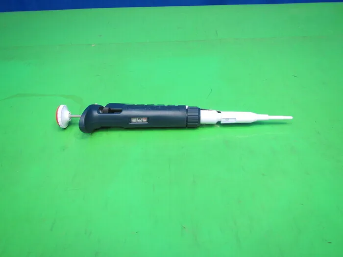 Gilson P10 Micropipette Detail Image - ASKINDEX Korea