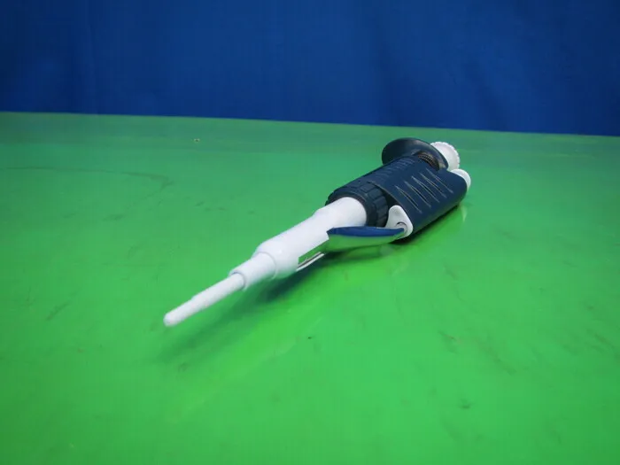 Gilson P10 Micropipette Detail Image - ASKINDEX Korea
