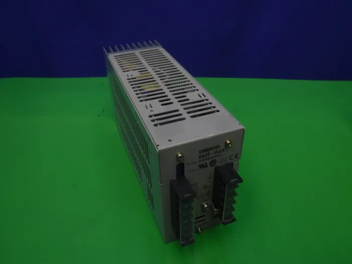 오므론 S82F-1524 DC 전원 공급 장치