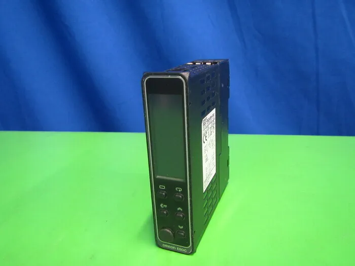 오므론 E5DC-RX2AM-000 온도 조절기