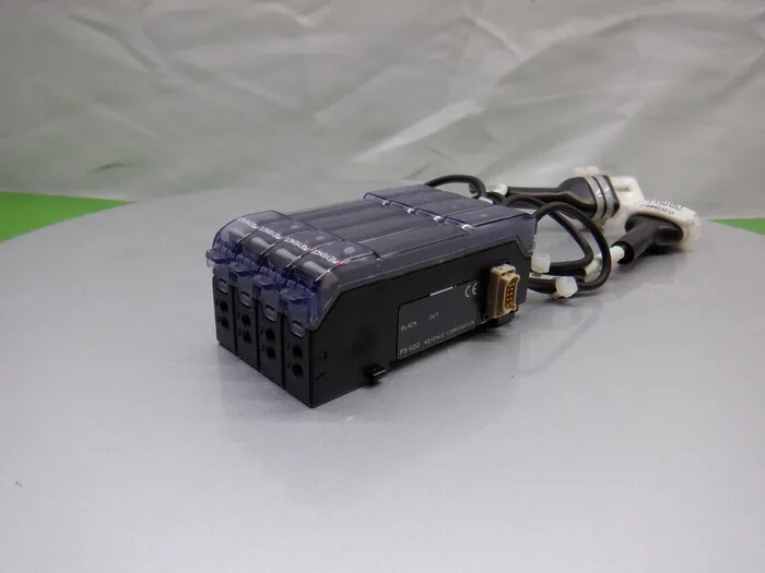 Keyence FS-V22 파이버 센서 앰프 (하위 기계)