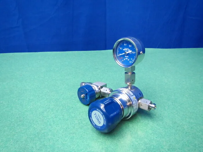 일본 산소 TORR-30-3W-A010-4VF4VF 가스 레귤레이터