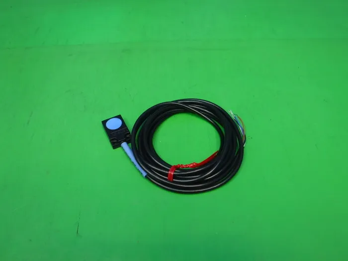 Keyence EZ-18T 3-wire proximity sensor Detail Image - ASKINDEX Korea