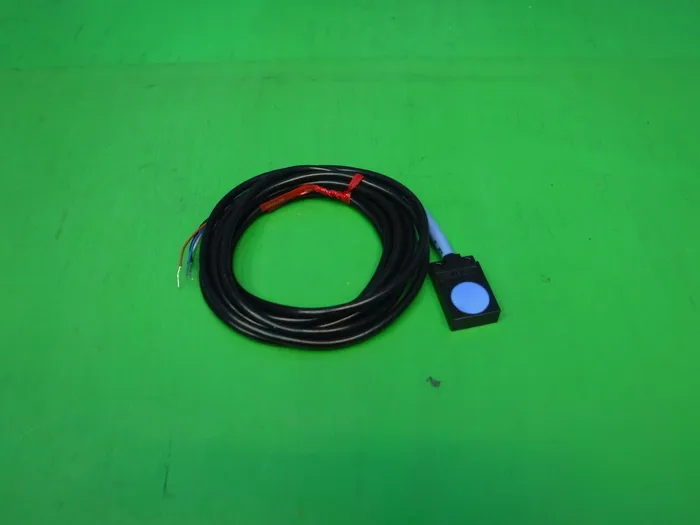 Keyence EZ-18T 3-wire proximity sensor Detail Image - ASKINDEX Korea