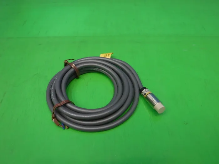Omron E2E-X8MD1 Close sensor Detail Image - ASKINDEX Korea
