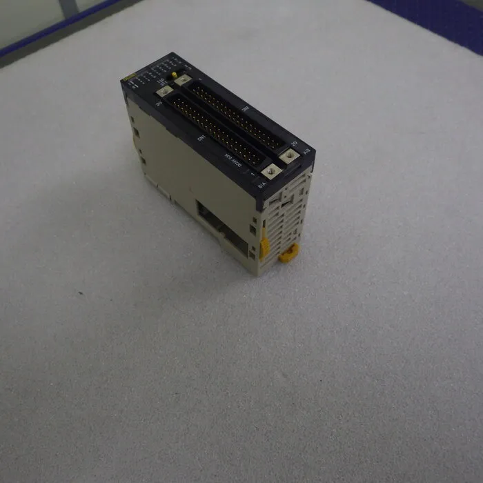 오므론 CJ1W-OD261 PLC
