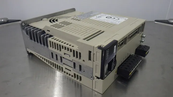 야스카와 전기 SGDS-04F01AY534 AC 서보 드라이버