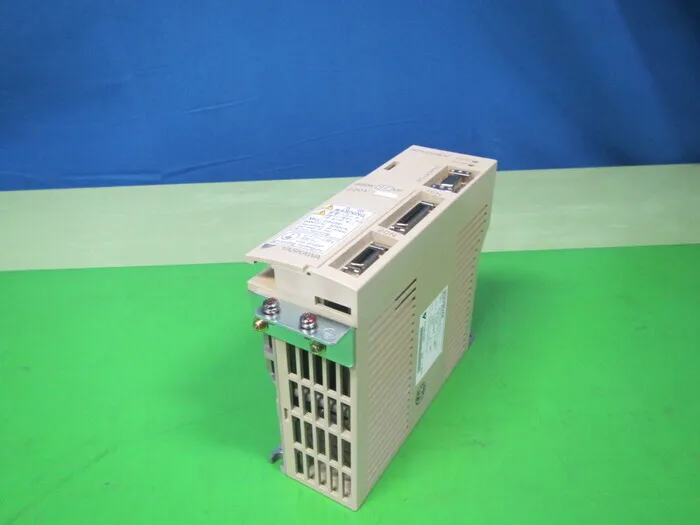 야스카와 전기 SGDA-02VPY70 서보 드라이버