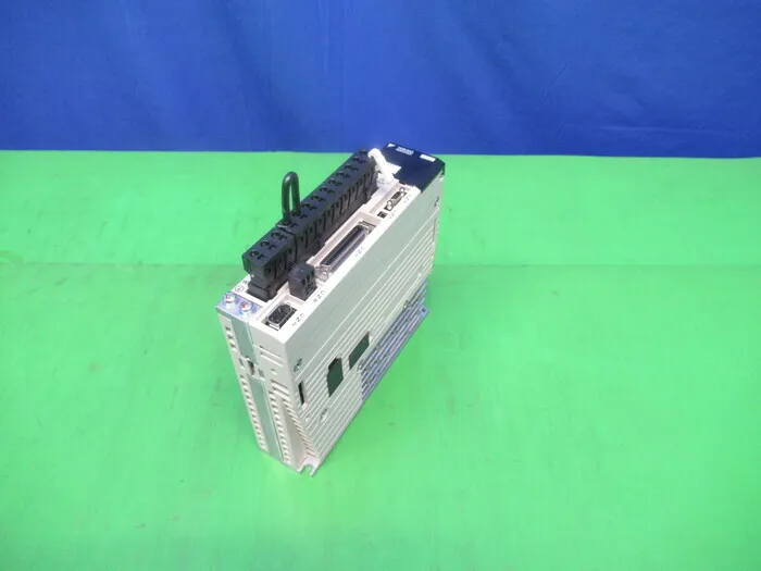 야스카와 전기 SGDV-1R6A01A 서보 드라이버