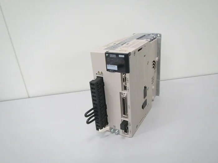 야스카와 전기 SGDV-5R5A01A 서보 드라이버