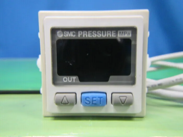 SMC ISE30-01-25-M Pressure Switch Detail Image - ASKINDEX Korea