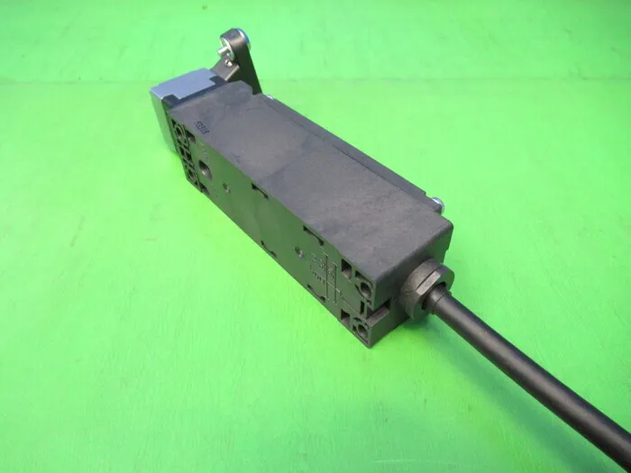 Izumi Electric HS5E-DD4 Safety switch (with solenoid) Detail Image - ASKINDEX Korea