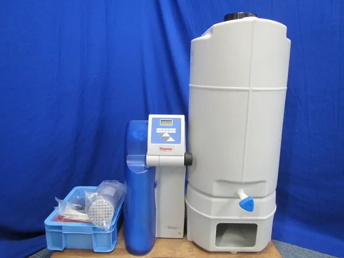 Thermo Scientific Smart2Pure 12UV/UF 순수 생산 장비