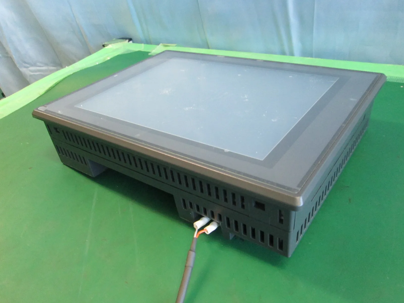 Keyence VT2-8TB 터치 패널