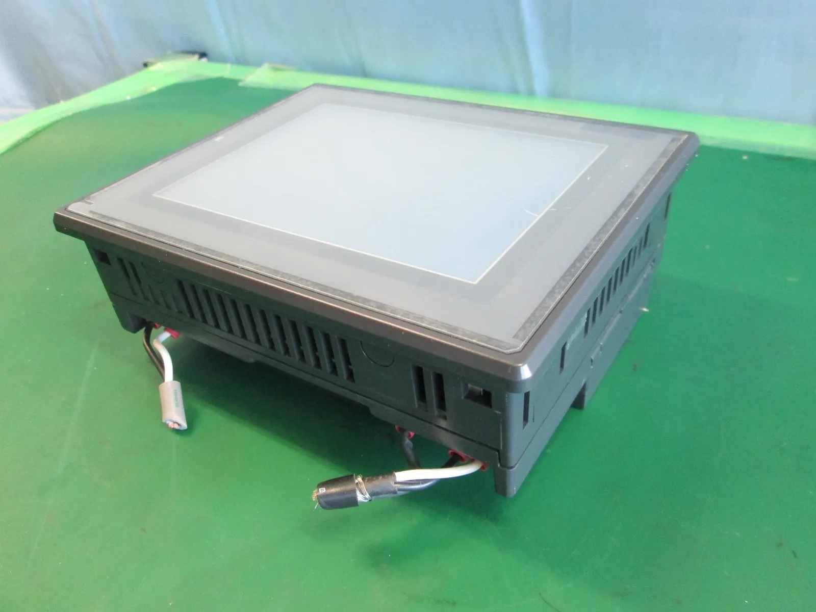 Keyence VT2-5MB 터치 패널