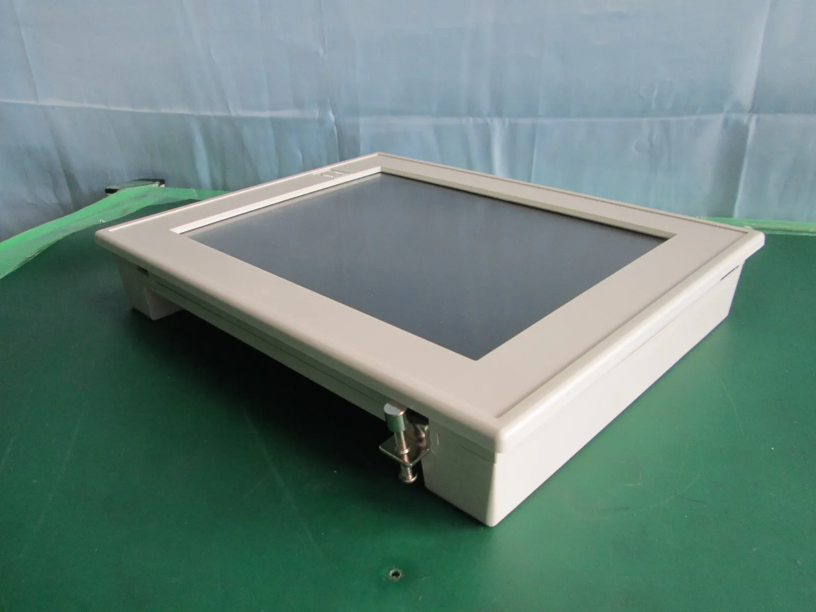 가우디 GFC10A20 LCD 모니터