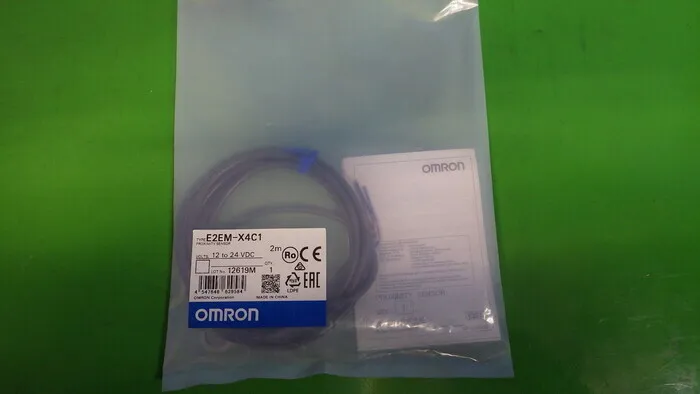 오므론 E2EM-X4C1 근접 센서