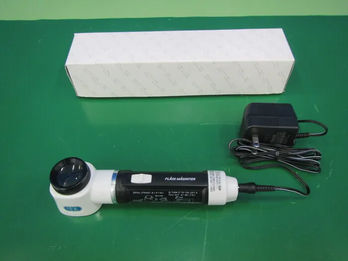 미자르테크 M-100AC 조명이 있는 확대경