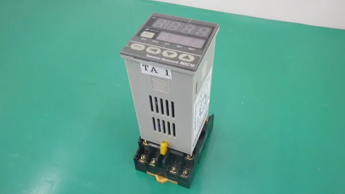Yamabu Honeywell SDC10 Temperature controller