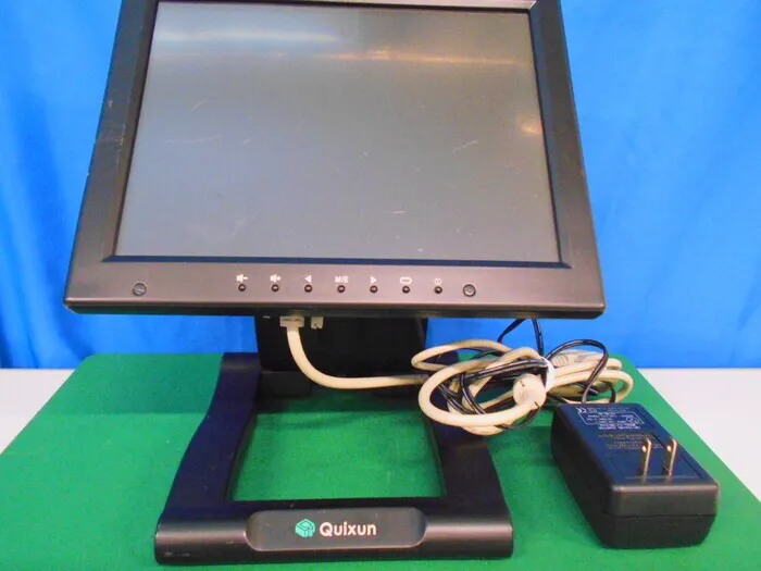 퀵산 QT-1003B-AV-TP 모니터