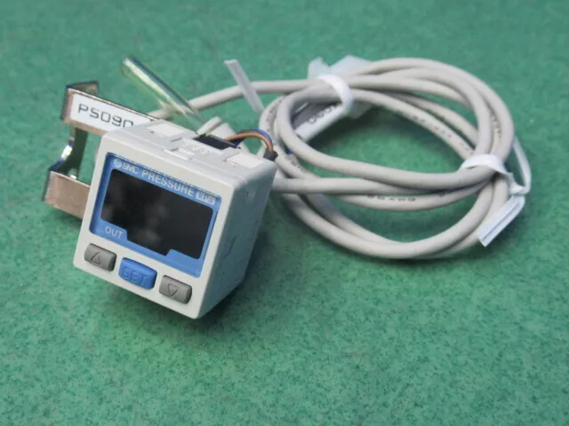 SMC ZSE-30-01-25-M 압력 스위치