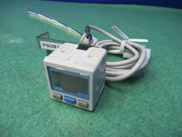 SMC ZSE-30-01-25-M 압력 스위치