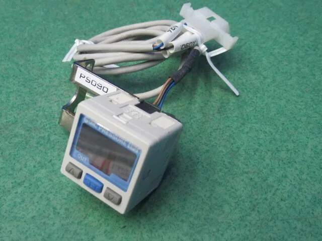 SMC ZSE-30-01-25-M 압력 스위치